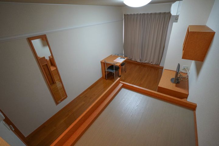 レオパレス倉安川の居間