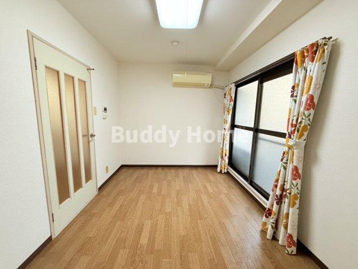 プラザアビコの居間