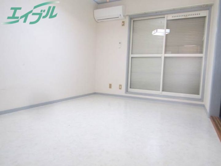 ハイツシャルムの居間