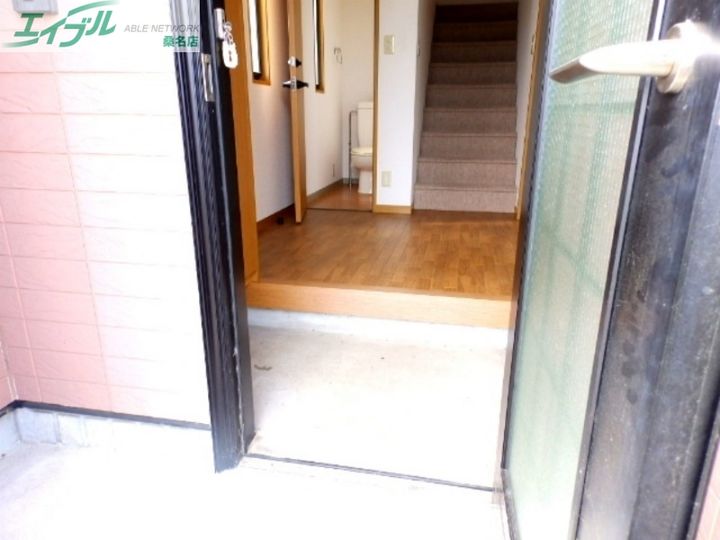 三重県桑名市新西方3(一戸建)の賃貸物件の玄関