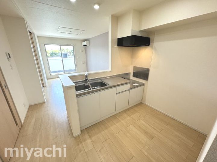 徳島県徳島市北島田町1(アパート)の賃貸物件の居間