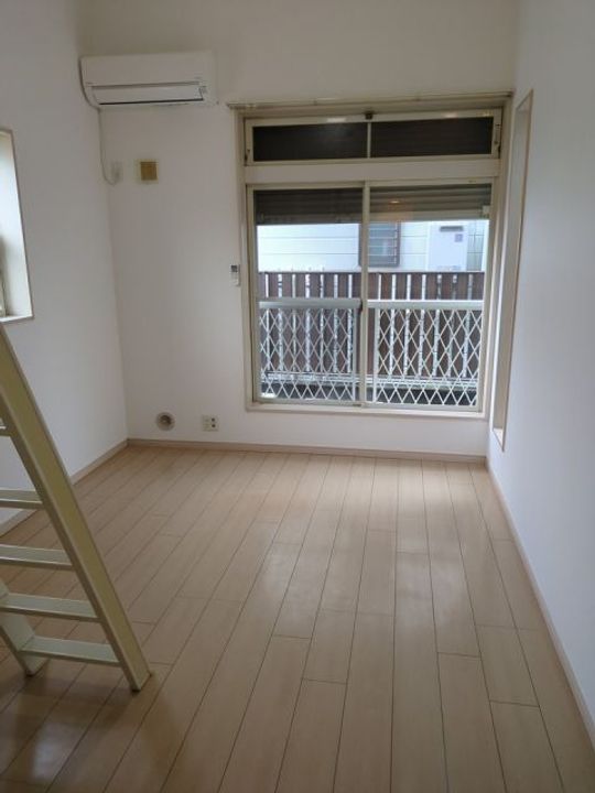 ハーミットクラブハウス追浜B棟の居間