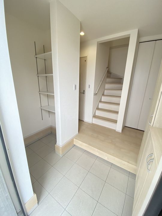 埼玉県幸手市中5(一戸建)の賃貸物件の玄関