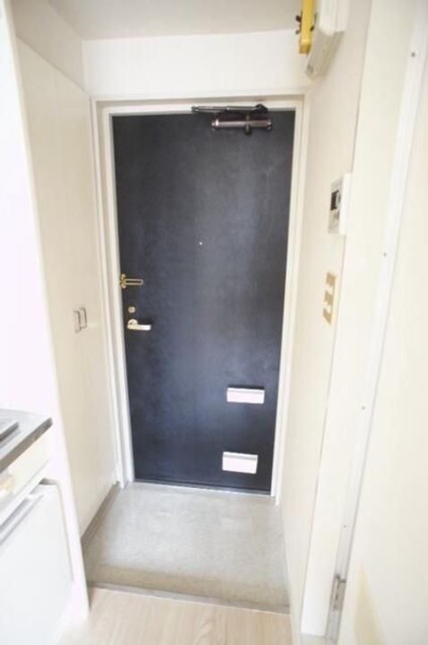 東京都世田谷区上馬4(マンション)の賃貸物件の玄関