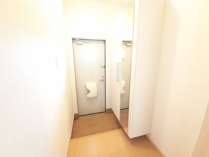 三重県伊賀市三田(アパート)の賃貸物件の玄関