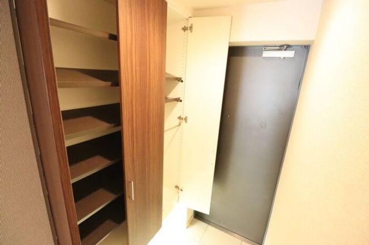 プレミスト見川の玄関