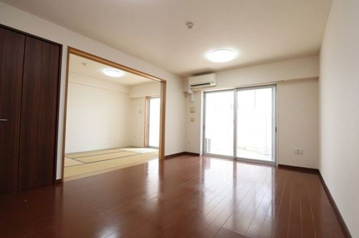 プレミスト見川の居間