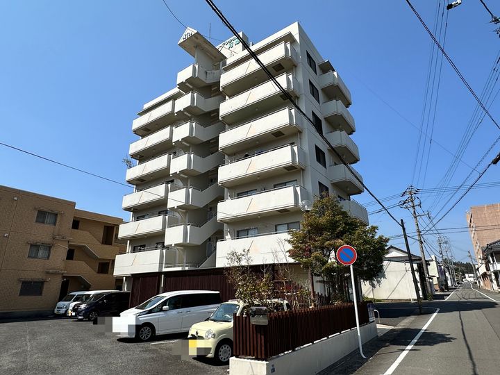 ファミリーマンション河畑の外観