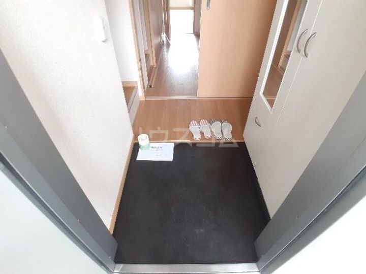 レオパレスベガIの玄関