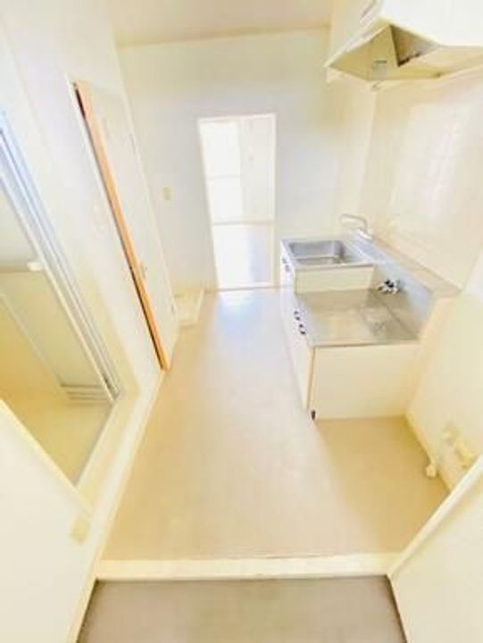 西ハイツ2の玄関