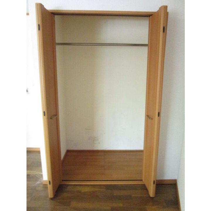 エミーナチェリーの内装