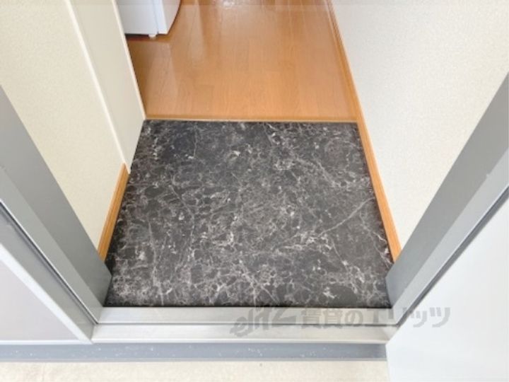 レオパレス後三条の玄関