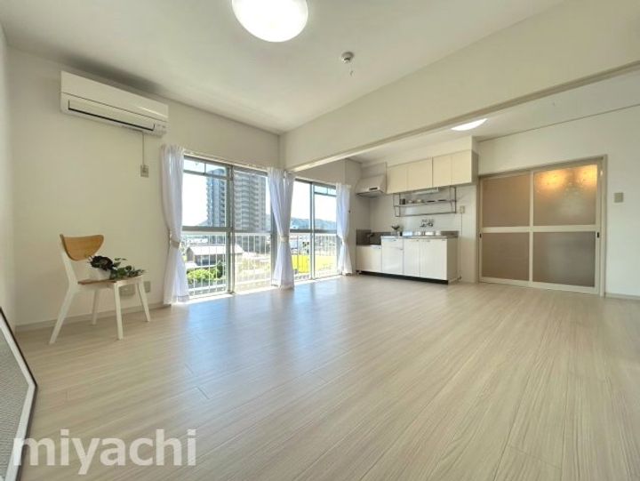 天神マンションIIの居間