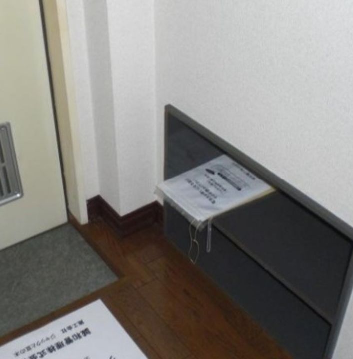 エムハイツの玄関