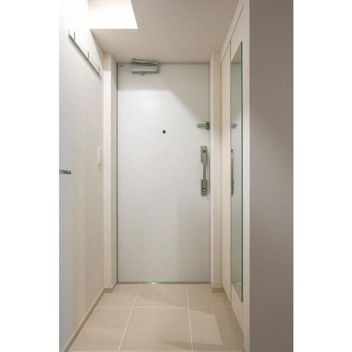 神奈川県横浜市鶴見区鶴見中央5(マンション)の賃貸物件の玄関