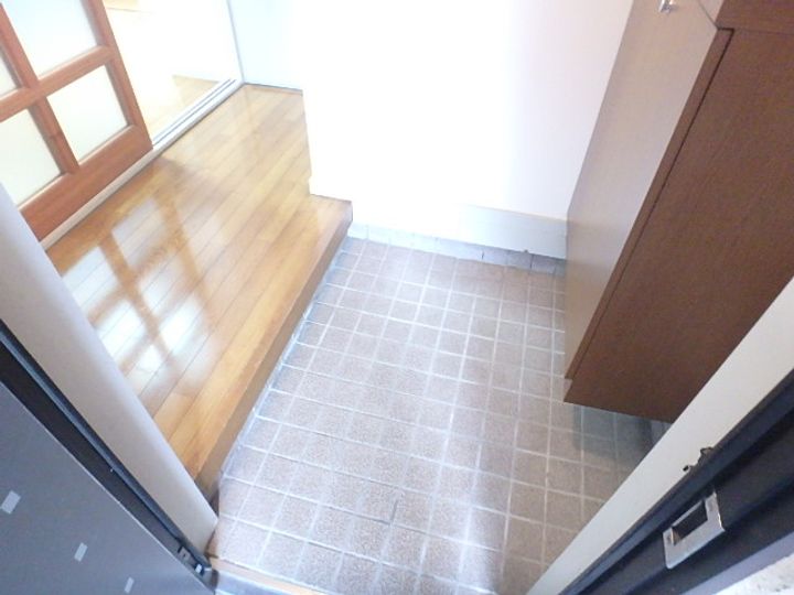 田崎ハイツの玄関