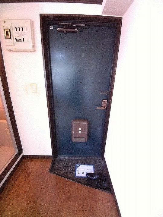 東京都世田谷区若林5(マンション)の賃貸物件の玄関