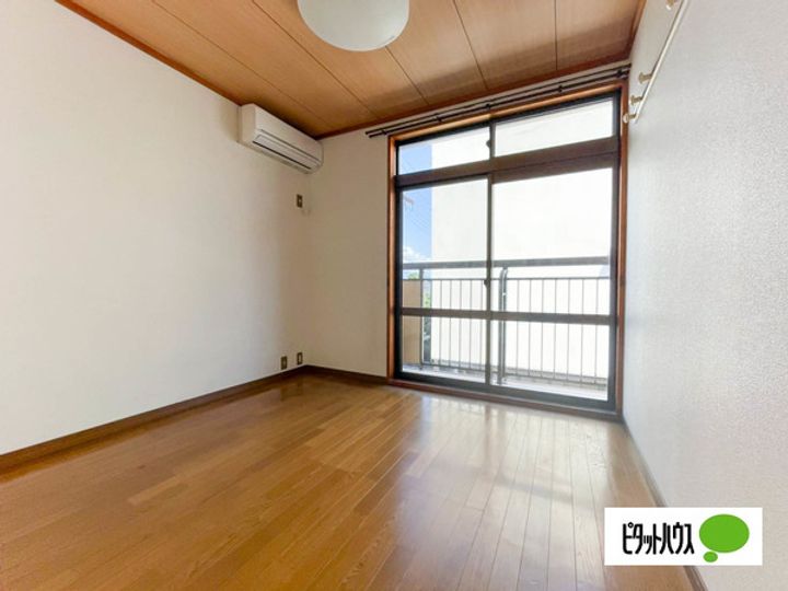 シティハイム本市場の居間