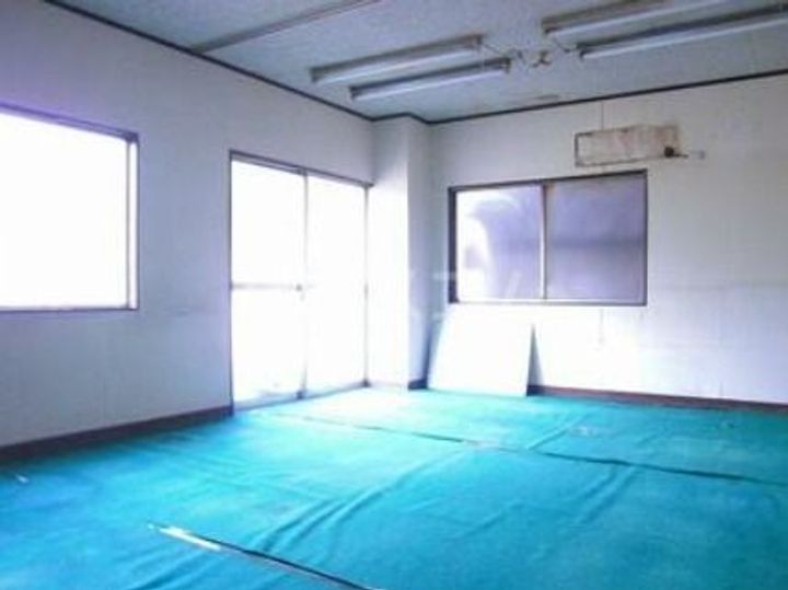 鈴木ビルの居間