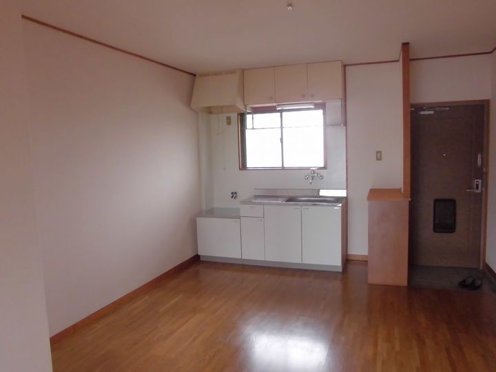 金子マンションの居間