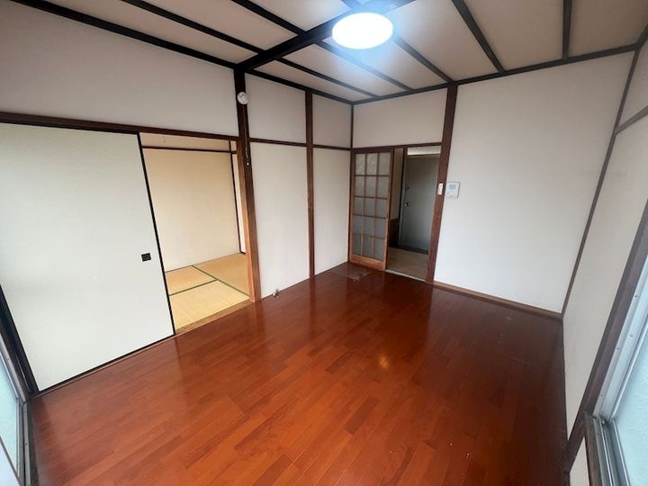 第二大津加荘の居間