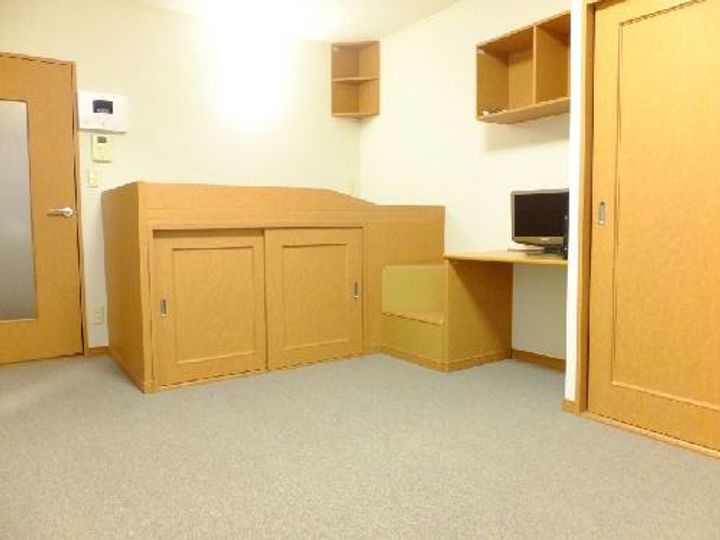 レオパレスなるとうの居間