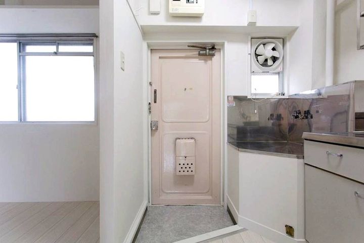 ビレッジハウス岡部1号棟の玄関