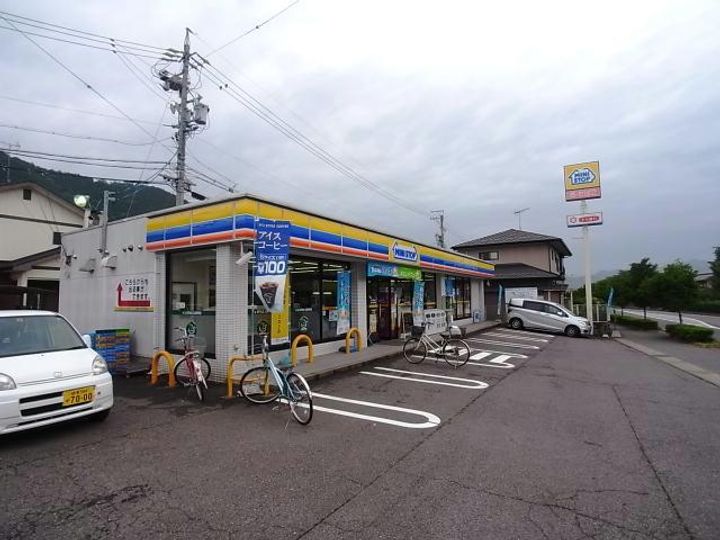 RAFFLESの周辺