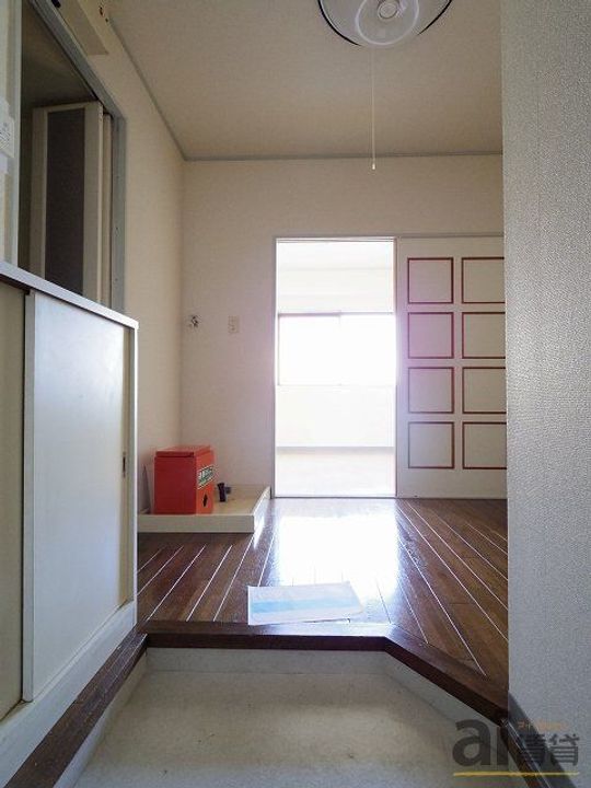 埼玉県狭山市祇園(マンション)の賃貸物件の玄関