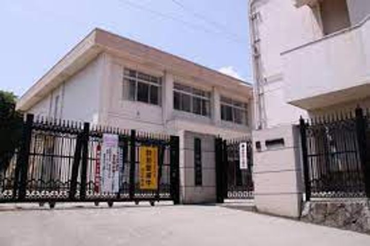 ディーア クミルの周辺