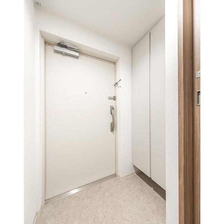 東京都杉並区和泉4(マンション)の賃貸物件の玄関