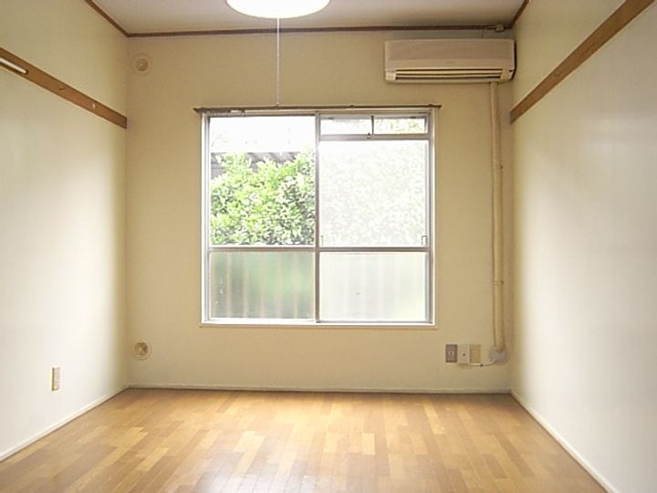 タイガーハイツCの居間