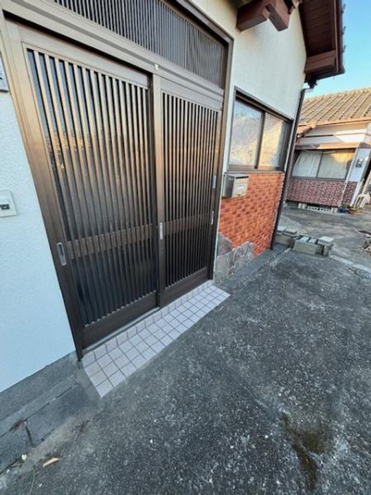 宮崎県宮崎市潮見町(一戸建)の賃貸物件の玄関