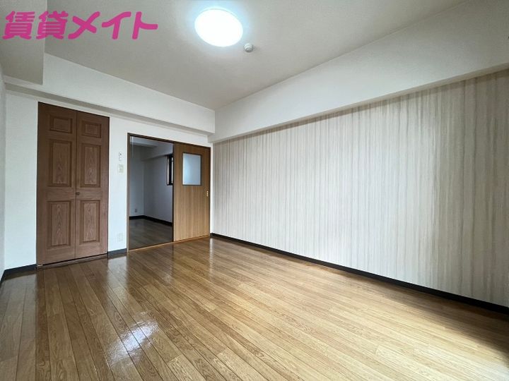 燦新町の居間