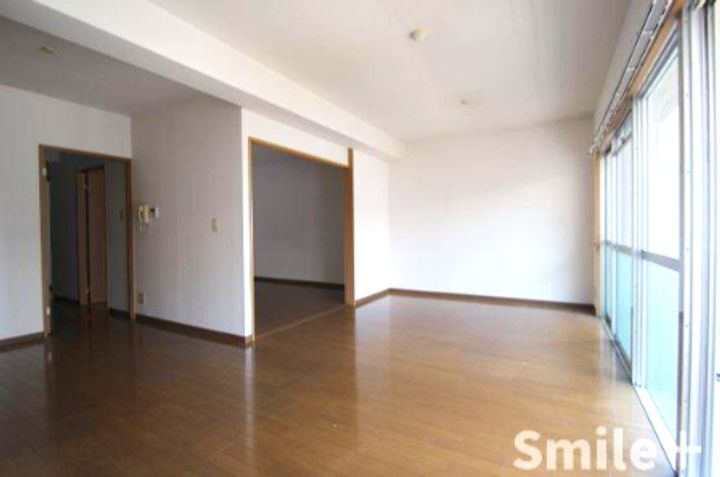 クレール野田の居間