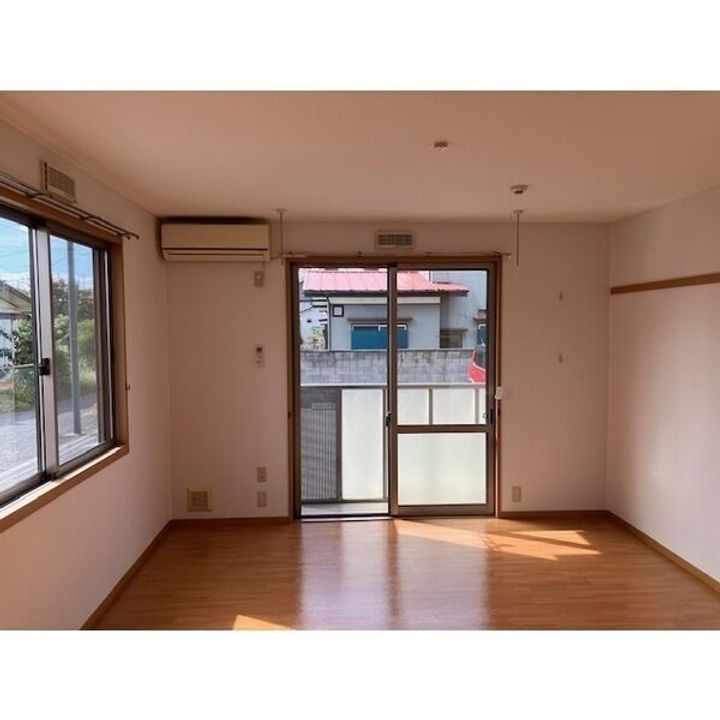 栃木県小山市花垣町2(アパート)の賃貸物件の居間