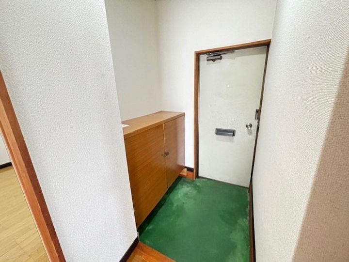 コーポ沖Bの玄関