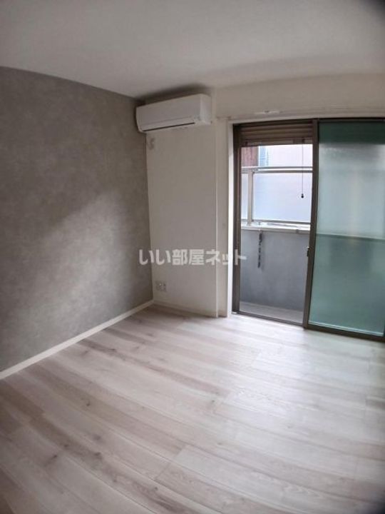 大阪府堺市西区津久野町3(アパート)の賃貸物件の居間