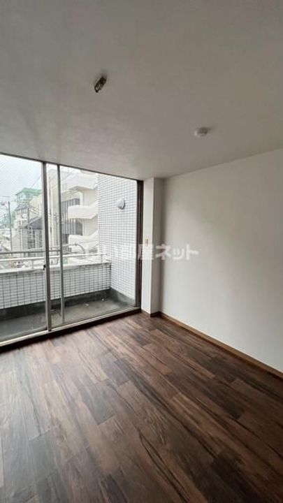 渡辺ビルの居間