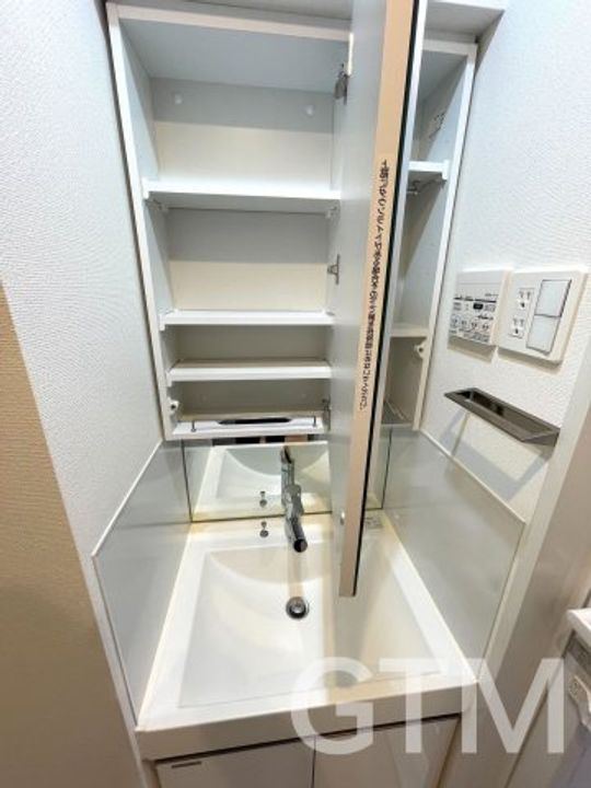 東京都中野区本町2(マンション)の賃貸物件の内装