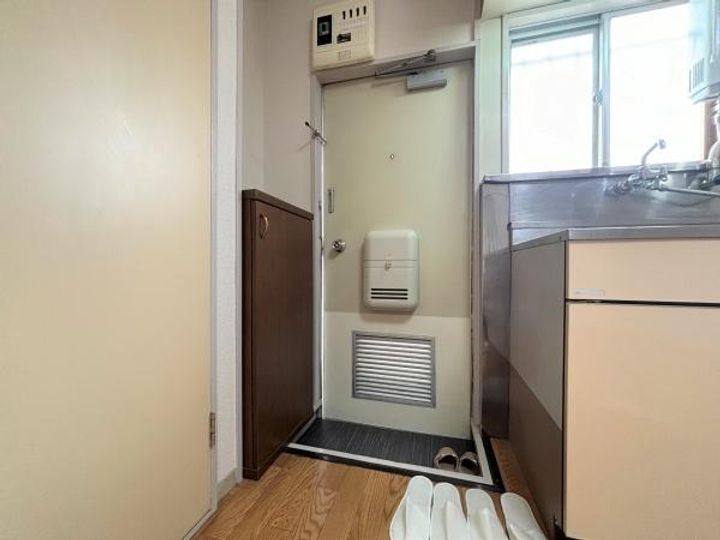 サンフラワーハイツの玄関