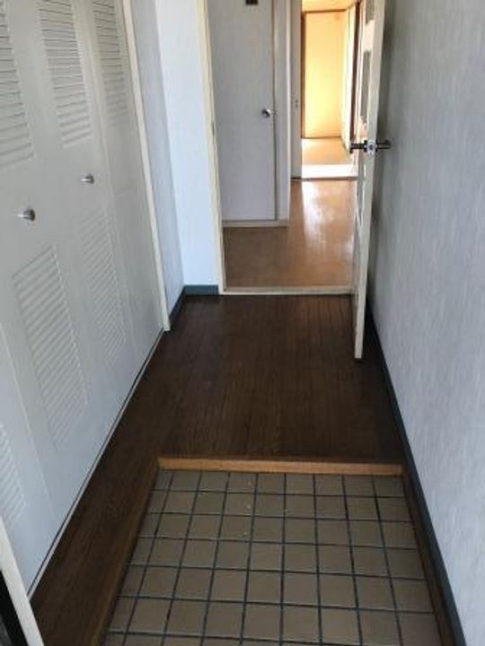 平和マンションの玄関