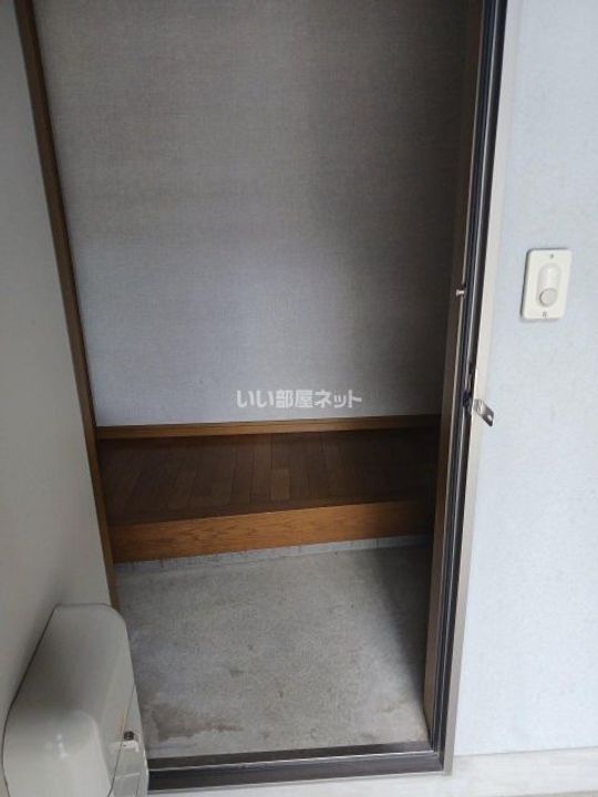 ビレッジ和楽Bの玄関