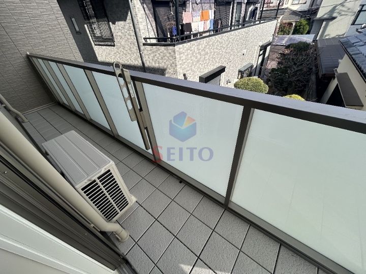 イーイーベース07の内装