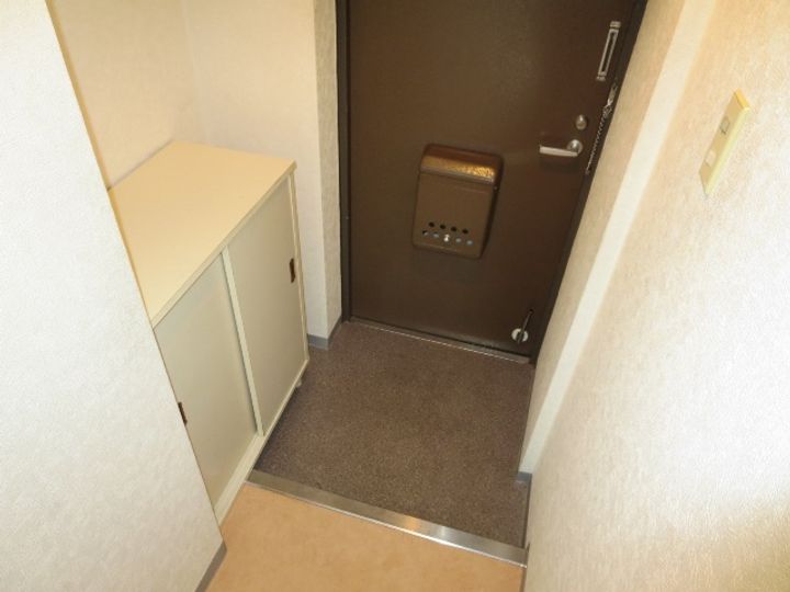 埼玉県さいたま市南区曲本1(マンション)の賃貸物件の玄関