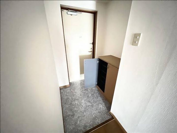 IRIS RESIDENCE曲金の玄関