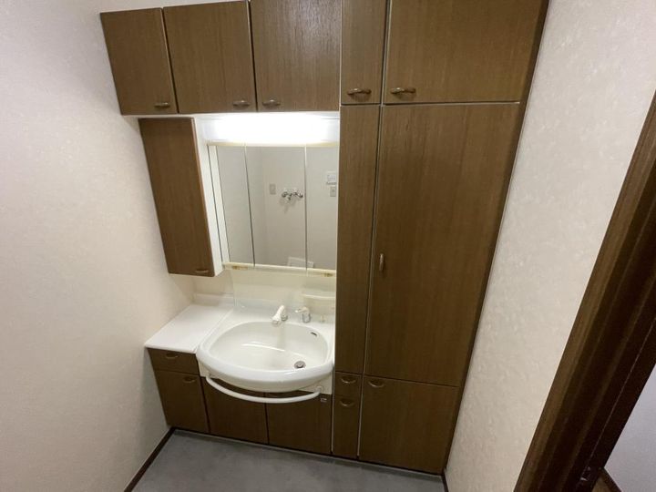 ワイエーエフハイム2号棟の内装