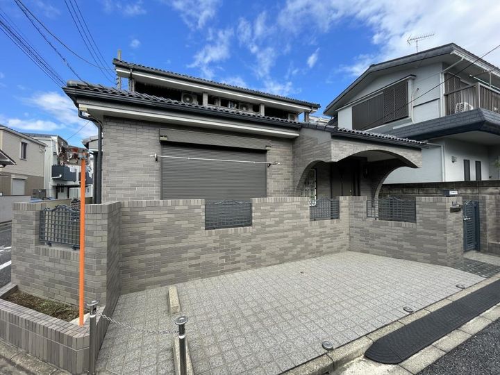 ワイエーエフハイム2号棟の外観