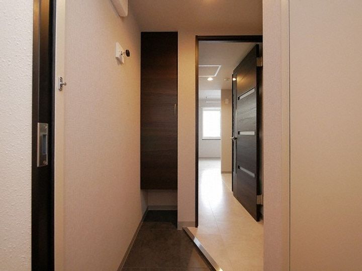 Mteel西麻生の玄関