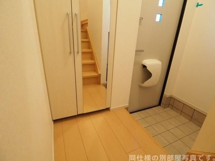 埼玉県越谷市千間台東4(アパート)の賃貸物件の玄関